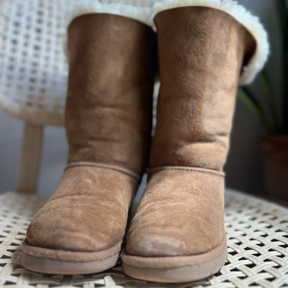 UGG Australia Bailey Bow Tall Boots Women’s 4 / Youth 3 Brown Sheepskin Winter